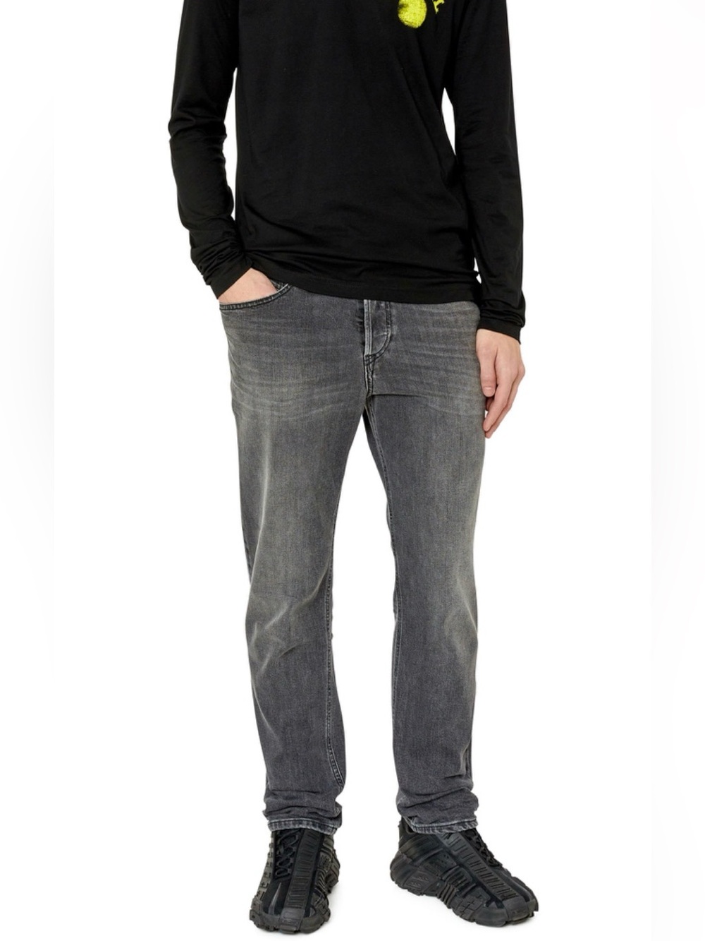 Diesel D-FINING Sz 32 x 30 in a washed out Black.